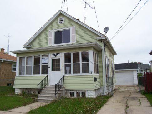 2210 Lawn St., Racine, WI 53404
