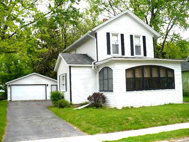 628 E Grove St., Oconomowoc, WI 53066