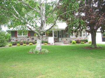 11056 W Derby Ave, Wauwatosa, WI 53225