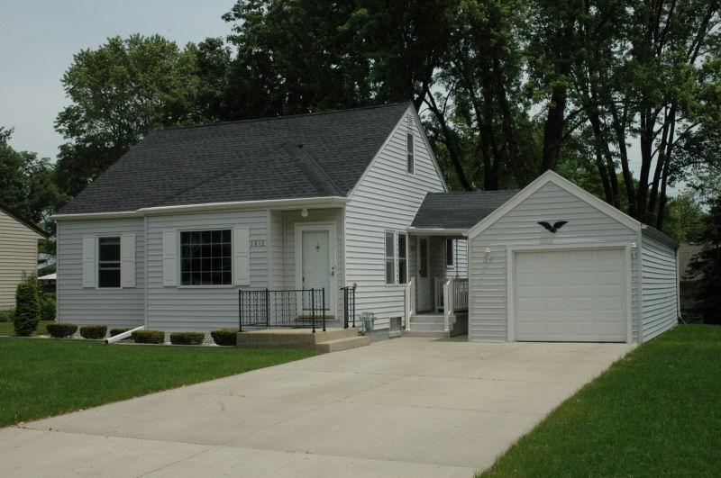 1812 N 119th St., Wauwatosa, WI 53226
