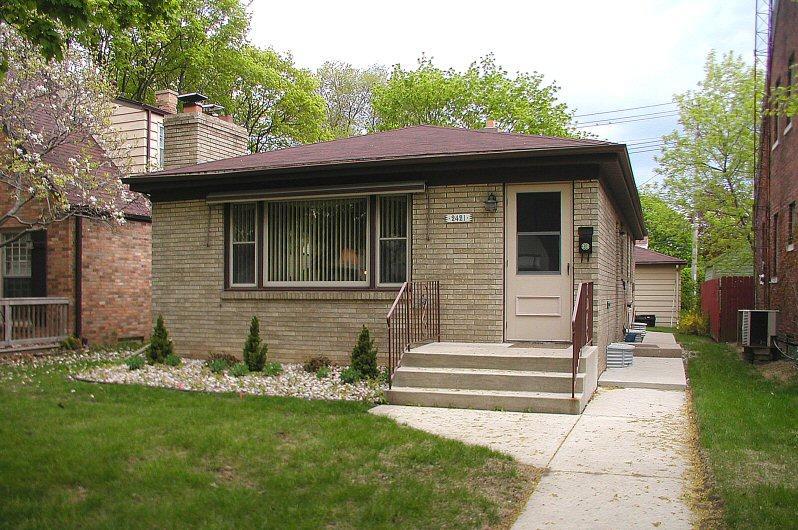 2421 St Clair St., Racine, WI 53402