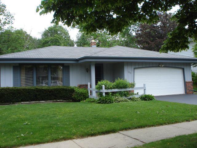 1743 Blackhawk Tr., Waukesha, WI 53186