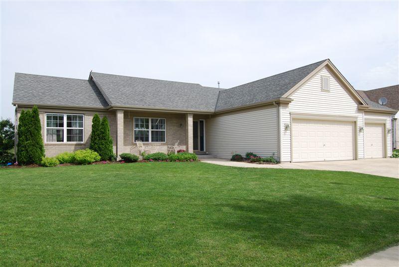1622 Auburn Ct., Waukesha, WI 53189