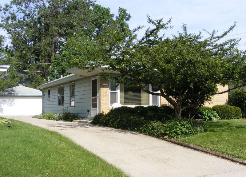 2259 N 105th St., Wauwatosa, WI 53226