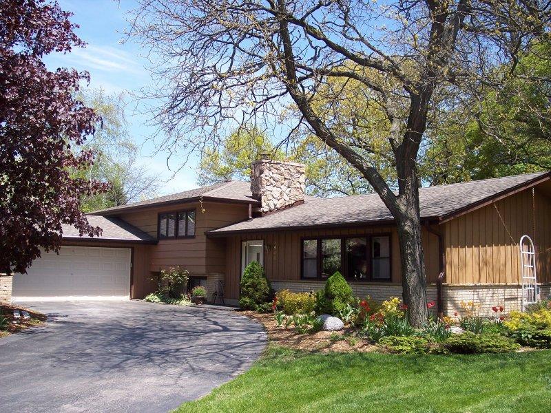 6940 N Crestwood, Glendale, WI 53209