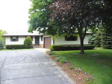 7707 W Puetz Rd, Franklin, WI 53132