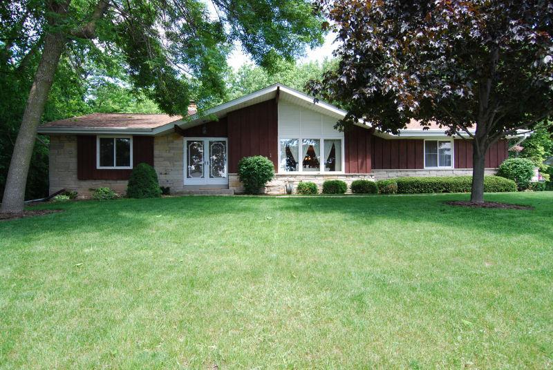 13040 W Brentwood Dr., New Berlin, WI 53151