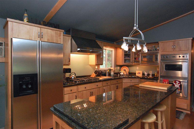 103 N Maple Ave, Slinger, WI 53086