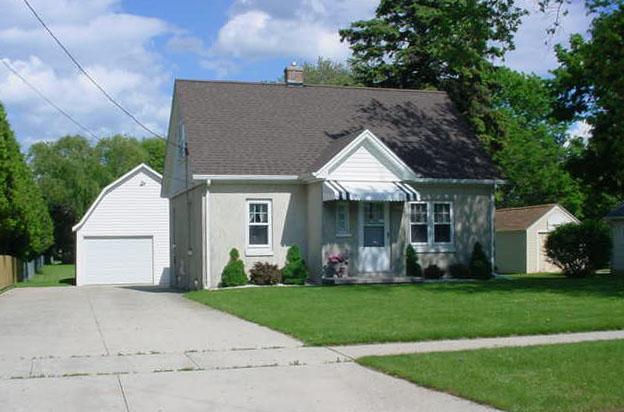 2407 S 35th St., Manitowoc, WI 54220