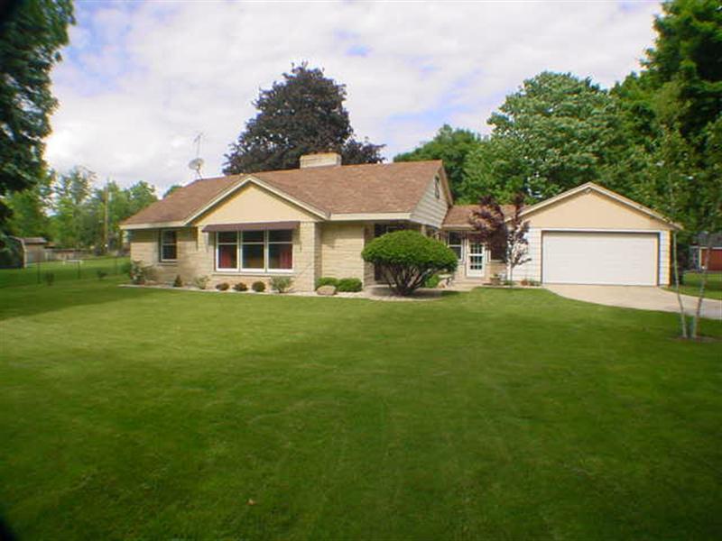 4820 S Woodlawn Pl., Greenfield, WI 53228