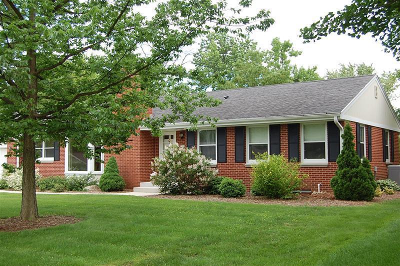 2319 W Dunwood, Glendale, WI 53209