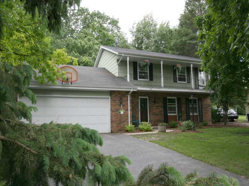 100 Debbie Ct., Waukesha, WI 53189