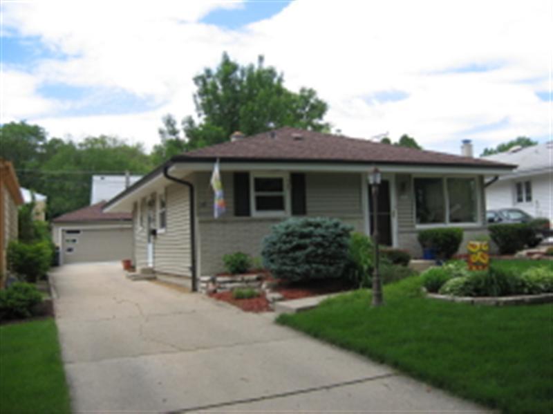 1949 N 117th St., Wauwatosa, WI 53226
