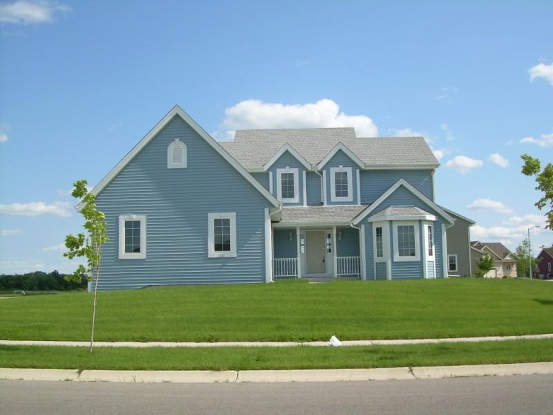 731 Dakota Dr., Hartford, WI 53027