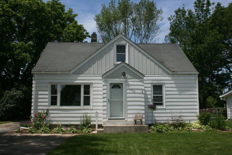 1502 Pewaukee Rd., Waukesha, WI 53188