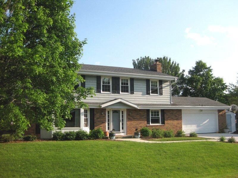 1715 Fireside Dr., Caledonia, WI 53402