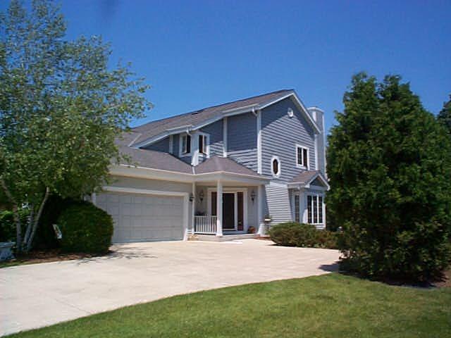 N26W26210 Quail Hollow Rd. #B, Pewaukee, WI 53072