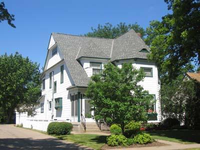 124 S 17th St, La Crosse, WI 54601