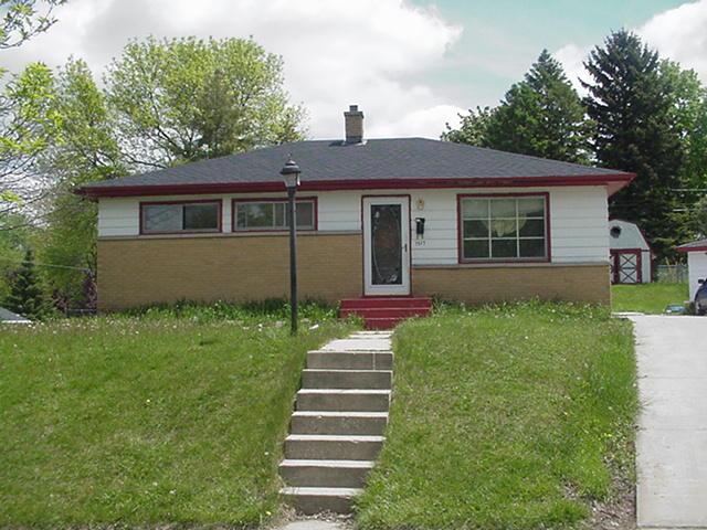 1517 Sunny Cir., Waukesha, WI 53188