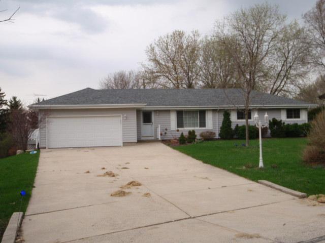 19425 W Terrace Dr., New Berlin, WI 53146