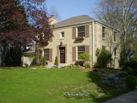 10411 W Hillside Ave, Wauwatosa, WI 53222