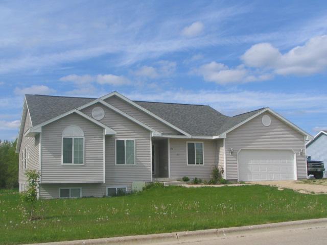 274 Niehoff Dr., Fall River, WI 53932