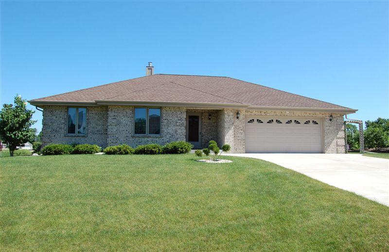 3930 E Greenway Dr., Oak Creek, WI 53154