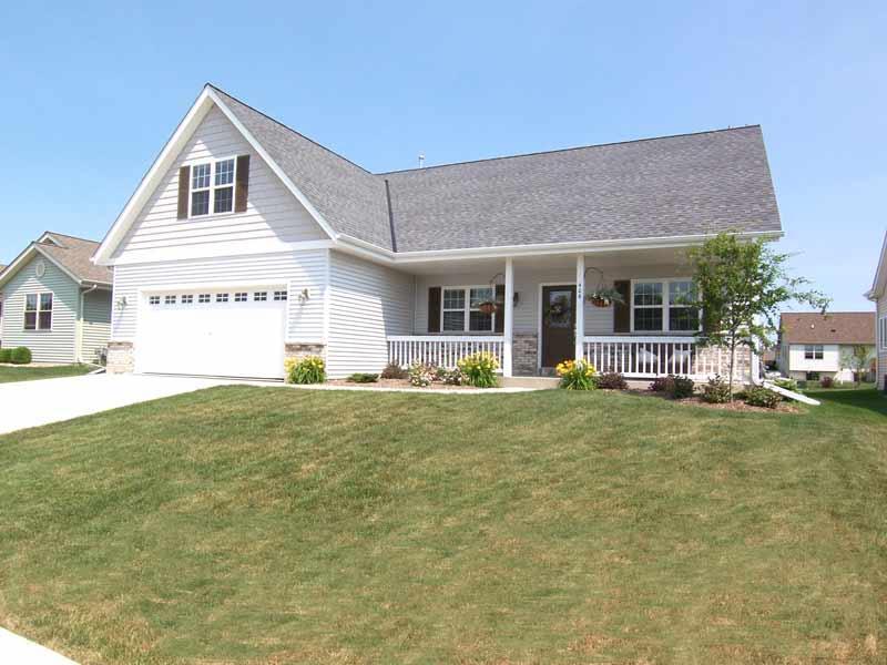 406 Richard's Pl., West Bend, WI 53090