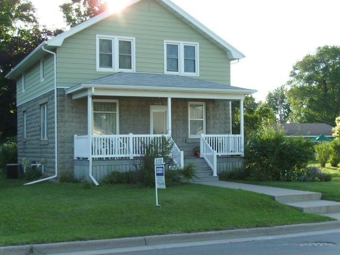 412 E 2nd Ave, Holmen, WI 54636