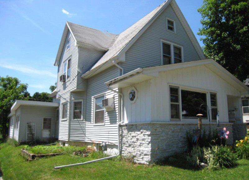 443 Fourth St., Hartford, WI 53027