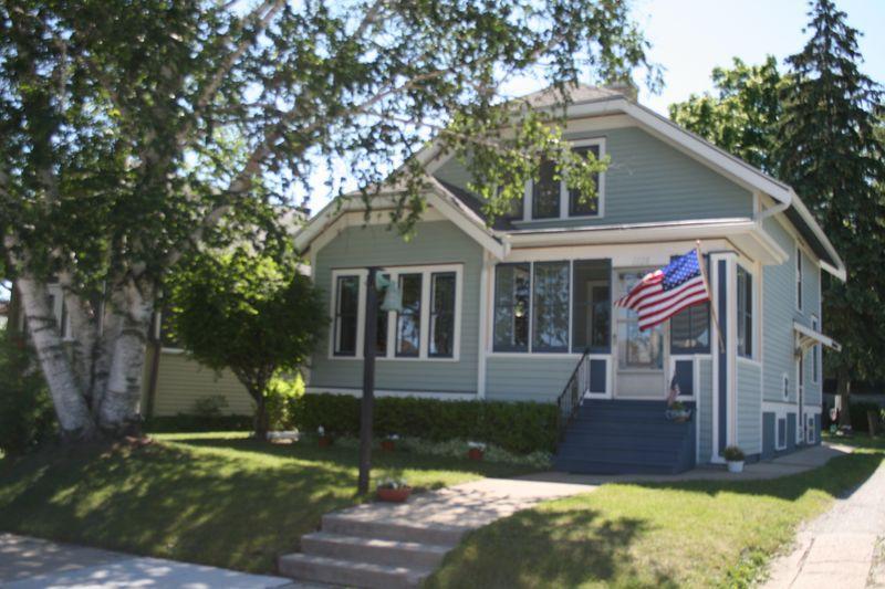 1128 Monroe Ave., Racine, WI 53405