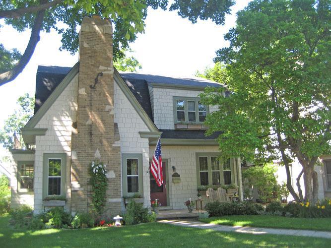 7108 W Wisconsin Ave, Wauwatosa, WI 53213