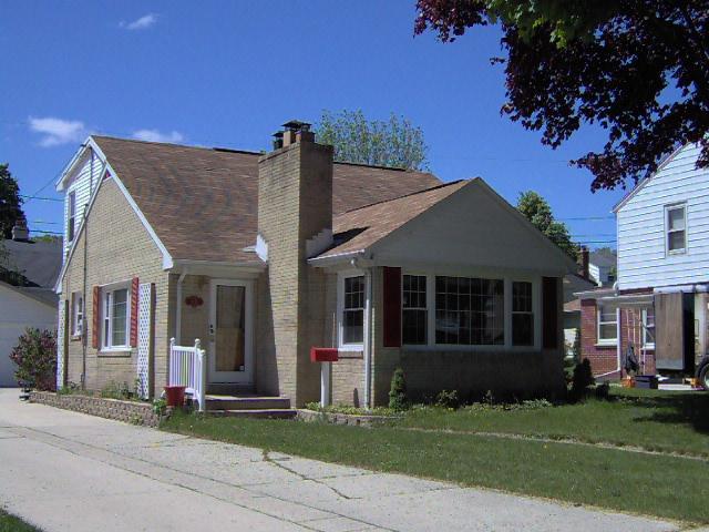 8649 Glencoe Cir., Wauwatosa, WI 53226