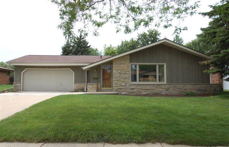 6271 Thorncrest Dr., Greendale, WI 53129