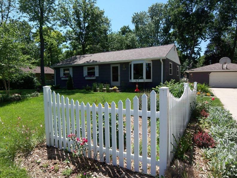 1631 S Green Ridge Ter., New Berlin, WI 53151