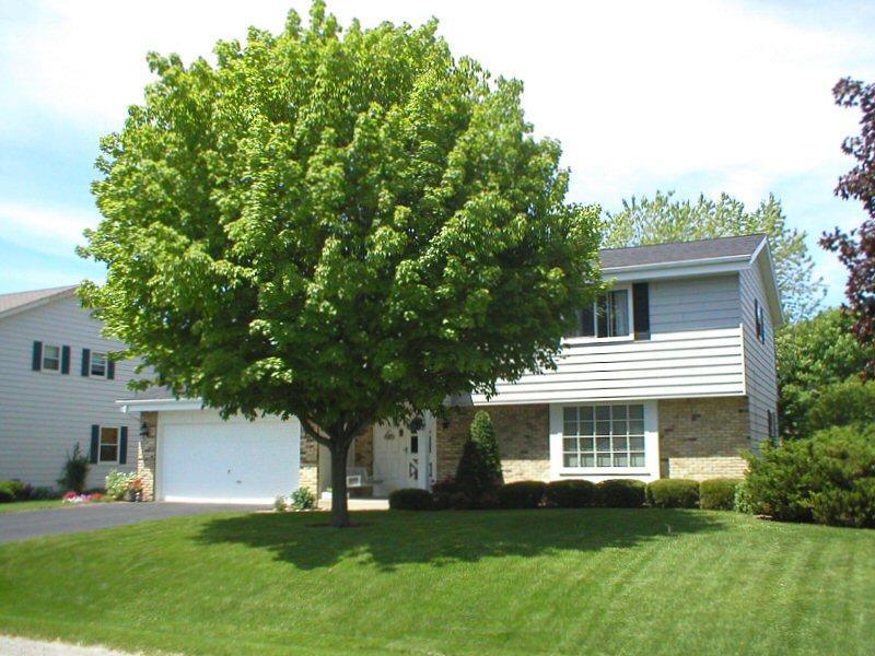 5510 Gallant Fox Ln, Caledonia, WI 53402