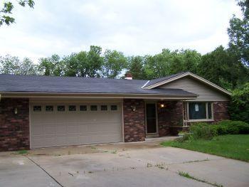 4211 S 122nd St., Greenfield, WI 53228