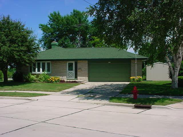 1657 Atlanta Cir., Manitowoc, WI 54220