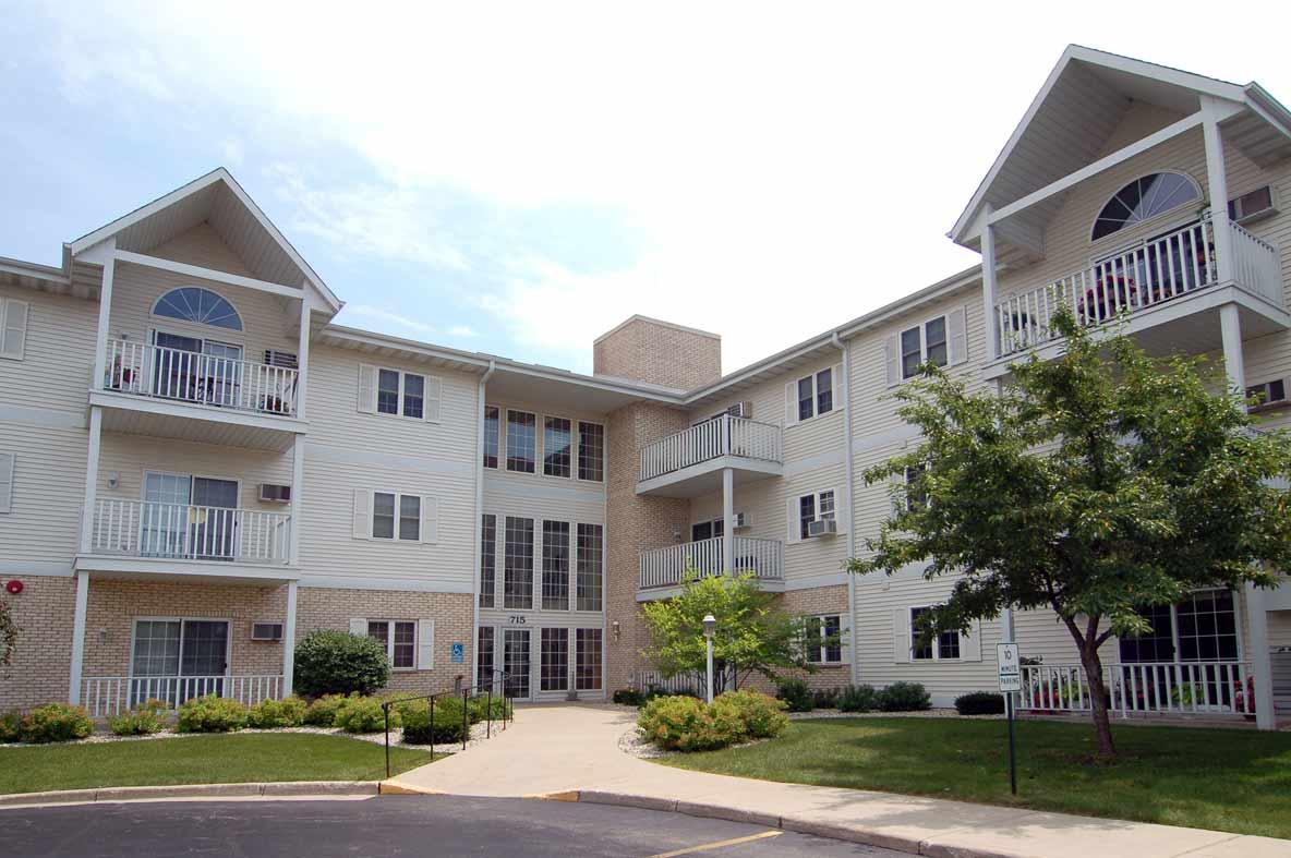 715 Canterberry Ct. #306, West Bend, WI 53090