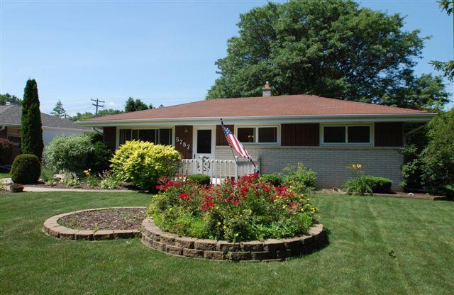 5787 S Honey Creek Dr., Milwaukee, WI 53221