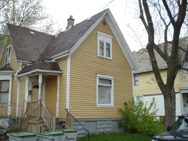 1913 N 17th, Milwaukee, WI 53205