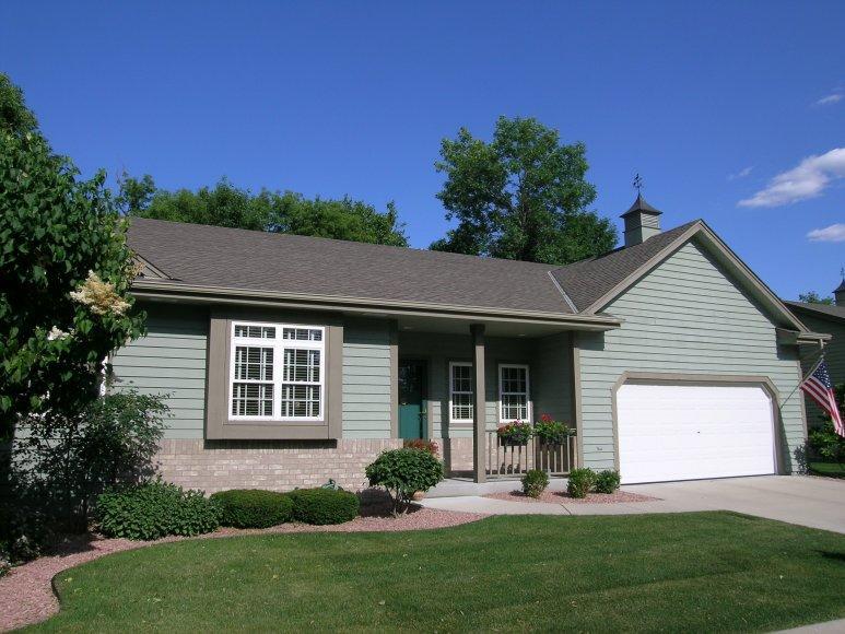 W232N3060 Emerald Ln. #B, Pewaukee, WI 53072