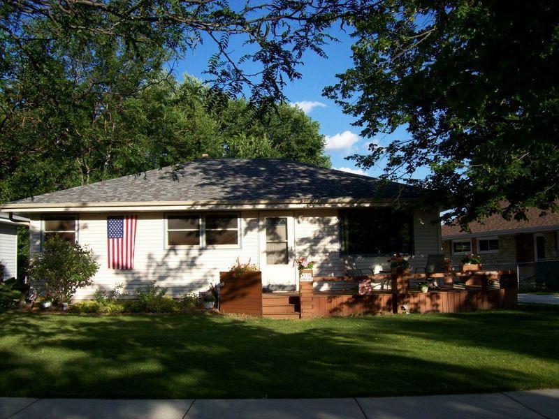 W174N8690 Schneider Dr., Menomonee Falls, WI 53051