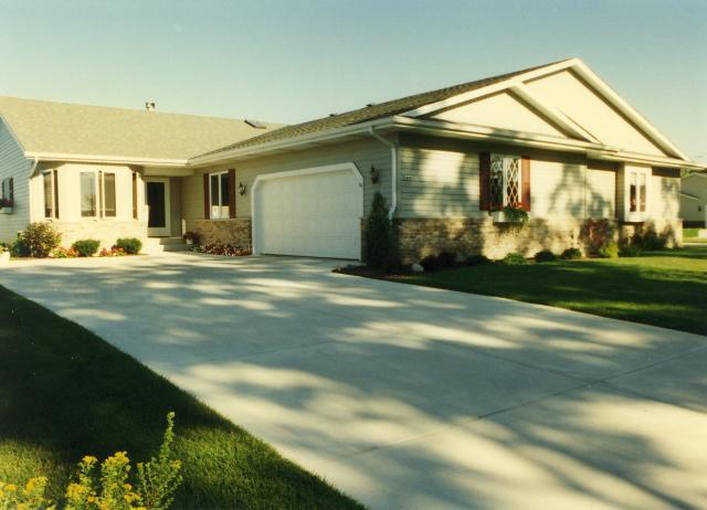 5444 S 46th St., Greenfield, WI 53220