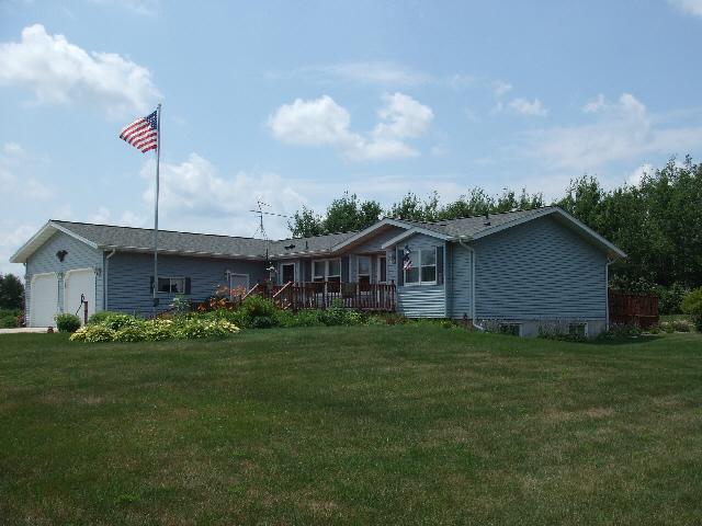 9524 James, Leon, WI 54656