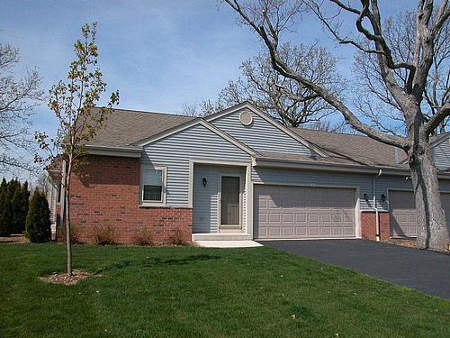 1409 E Buckwood Ct., Oak Creek, WI 53154