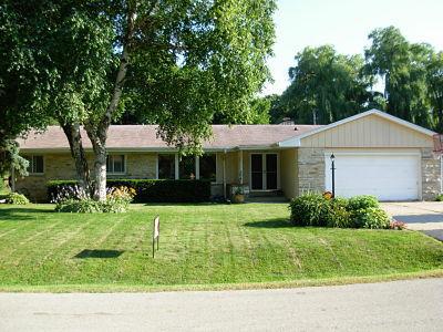 2205 W Skyline Rd., Glendale, WI 53209