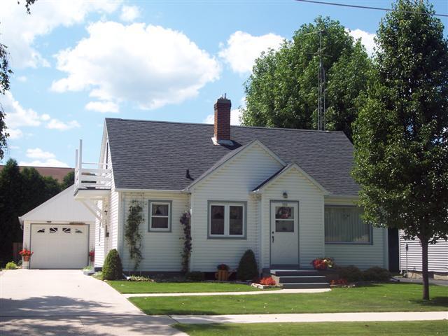 950 S 30th St., Manitowoc, WI 54220