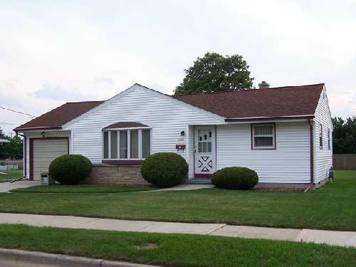 1330 S 25th St., Manitowoc, WI 54220