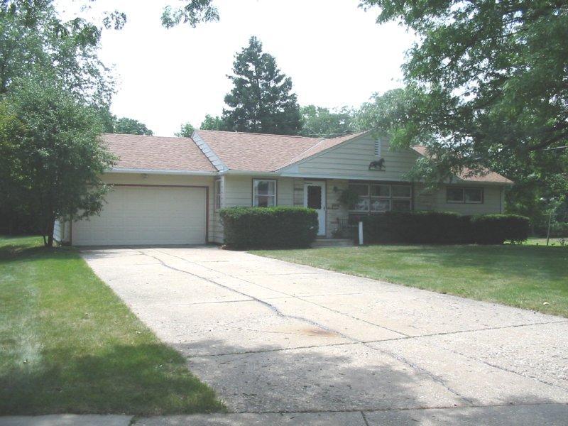 1031 W Glenn Dr., Waukesha, WI 53188